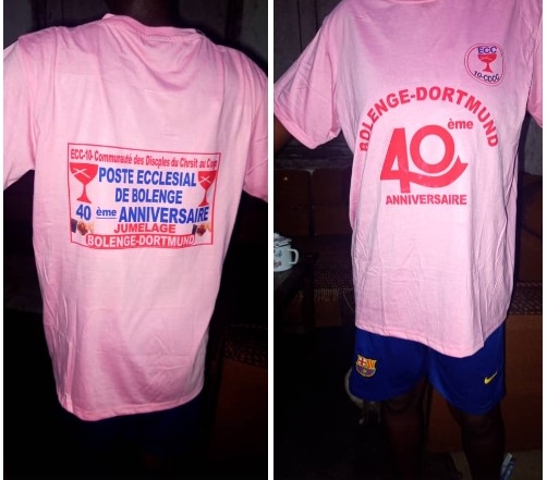 Vorder- und Rückenansicht eines weißen T-Shirts mit der Aufschrift BOLENGE-DORTMUND 40ème ANNIVERSAIRE (vorne)